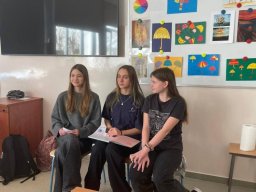 Rok szkolny 2025-2026 - 041 - Starsi uczniowie czytajÑ mêodszym